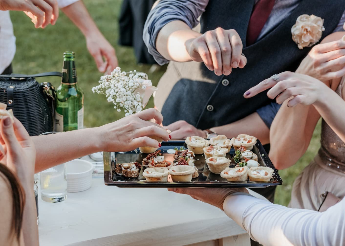 group-of-friends-eating-finger-food-at-a-wedding-r-2022-11-14-18-02-42-utc-1.jpg